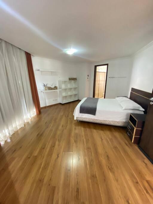 Sobrado Espacoso Em Santa Felicidade Curitiba Exteriér fotografie